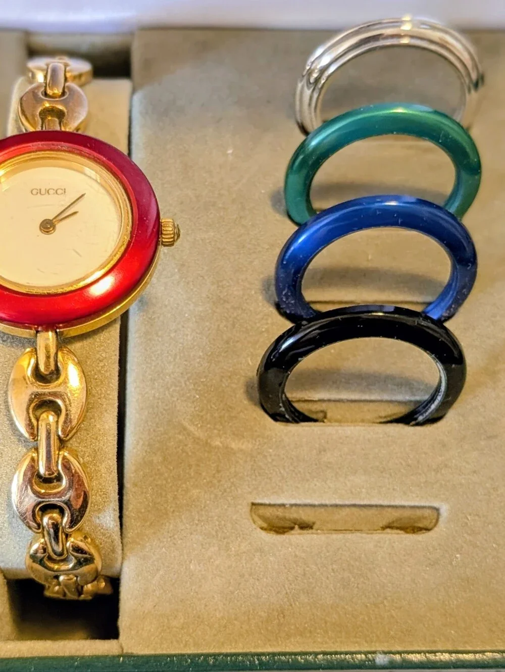 Gucci Women's Gold Bracelet Watch with Interchangeable Bezels Vintage Works - Picture 10 of 10